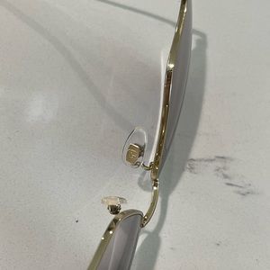 Gucci Sunglasses - Gold frames, unisex